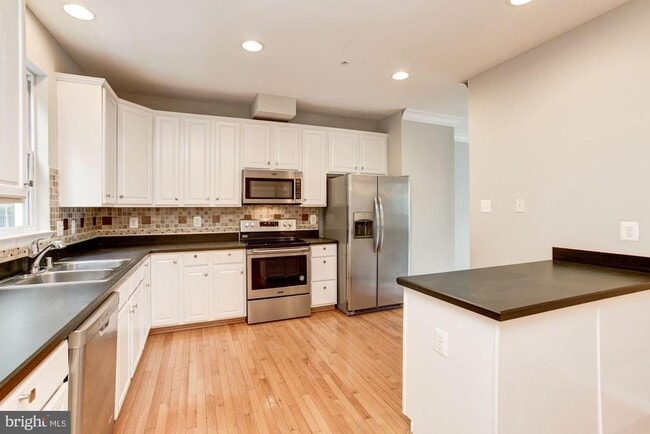Building Photo - 7041 Water Oak Rd