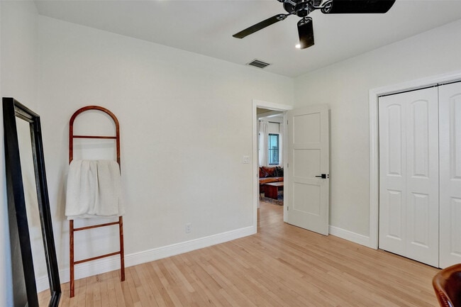 Building Photo - 807 SW 18th St