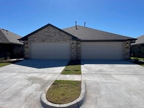 Building Photo - 634 Marlin Ct