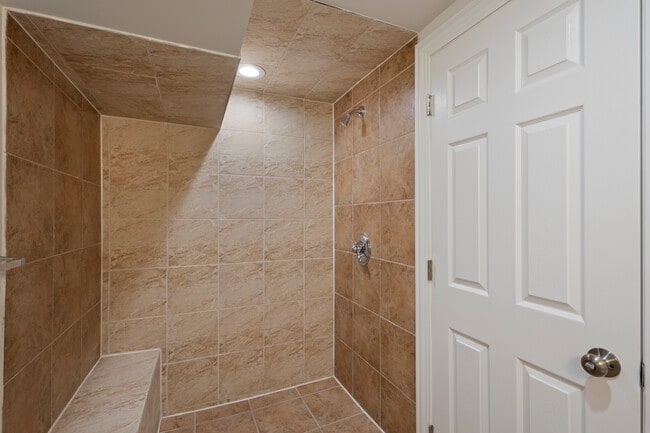 Building Photo - 6505 S Woodlawn Ave