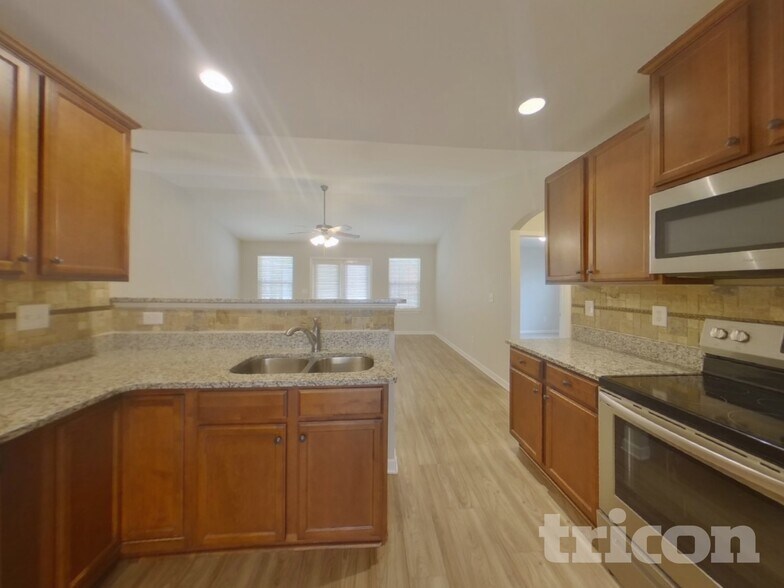 Building Photo - 216 Fledgling Way