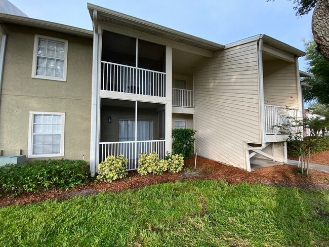 Building Photo - Ground Floor 1 BR + Den in Brandon with Resort Amenities