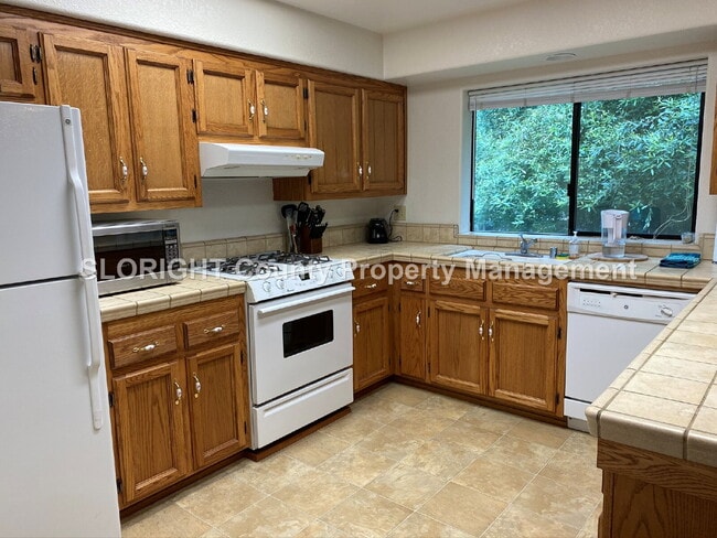 Building Photo - AVAILABLE MARCH - SLO Home Near Downtown - 3 Bed / 2.5 Bath