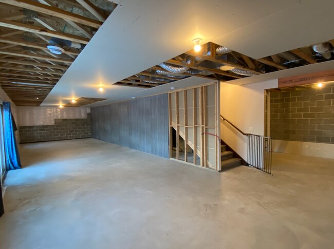 Building Photo - 906 Taft St S