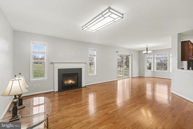 Building Photo - 1841 Vista Dr