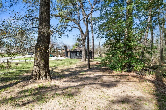 Building Photo - 2004 White Oak Dr