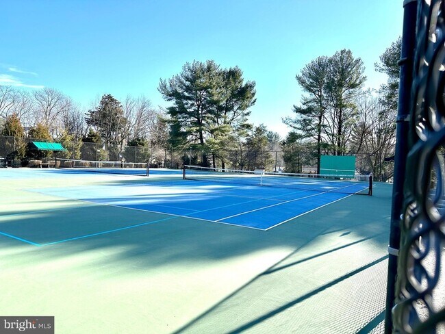 Building Photo - 2529 W Meredith Dr