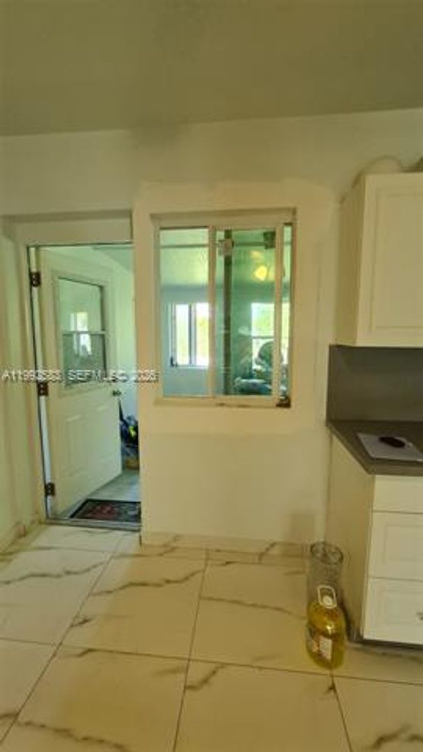 Building Photo - 6130 SW 64th Ave