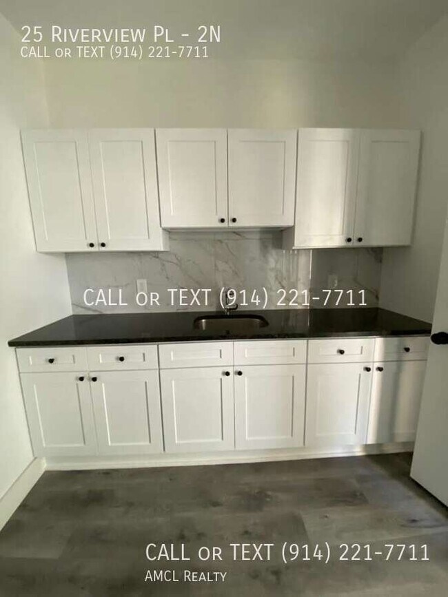 Building Photo - 25 Riverview Pl