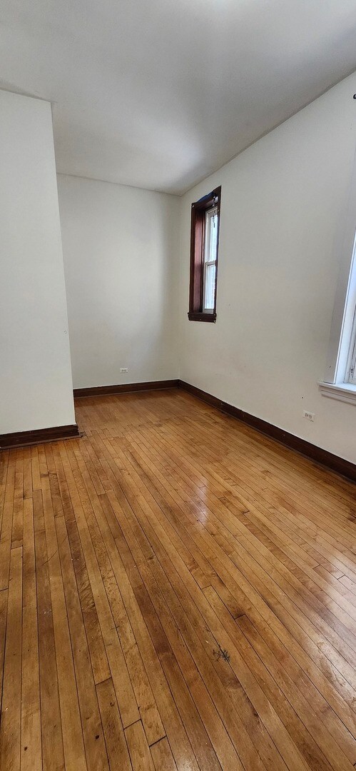 Building Photo - 4256 W Wrightwood Ave