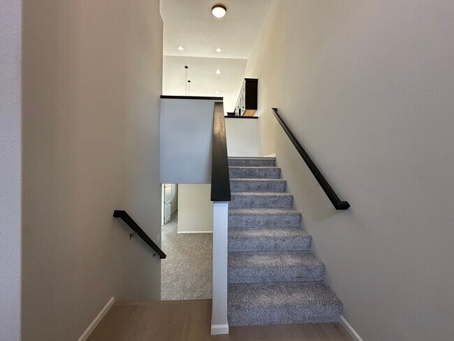 Building Photo - 4-Bedroom, 2-Bathroom Twin Home in South Fargo!