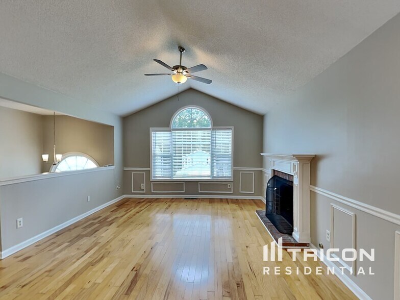 Building Photo - 5922 Graywood Cir SE
