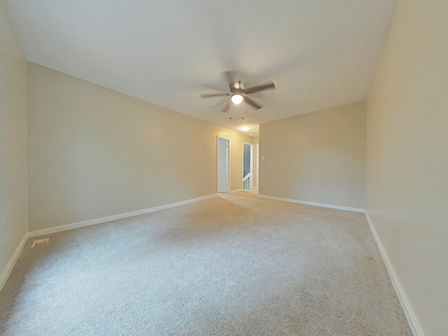 Building Photo - 857 Danish Dr