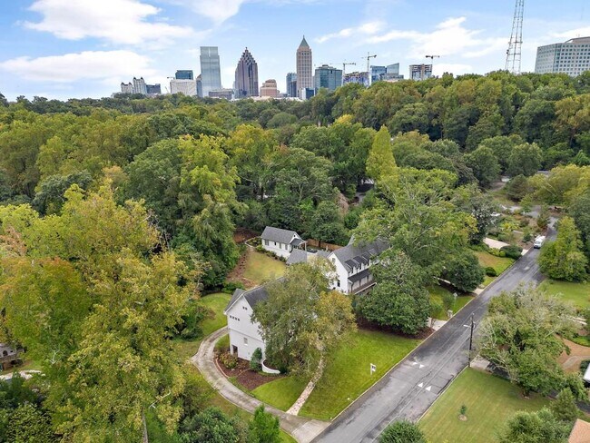 Building Photo - 1737 Barnesdale Way NE