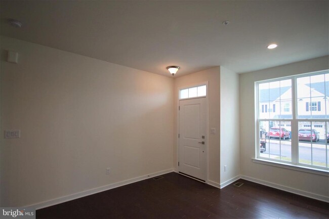 Building Photo - 111 Wynstone Ct