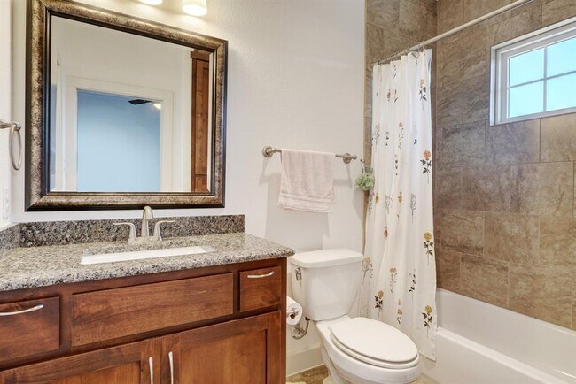 Building Photo - 6533 E Hill Dr