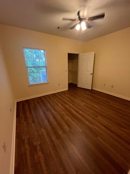 Building Photo - 400 Vista Lake Dr