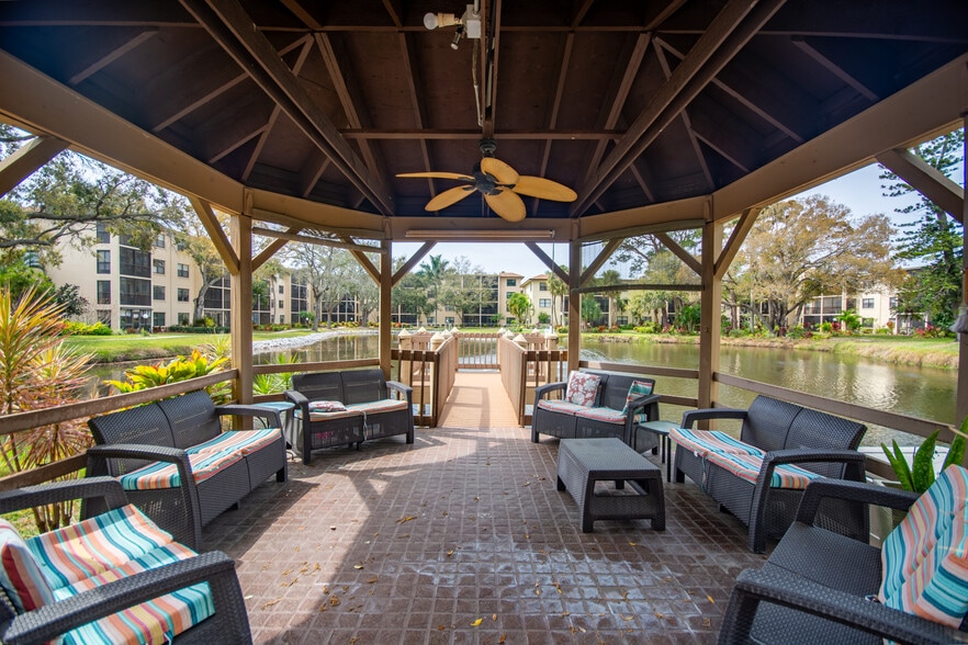 Building Photo - 305 30th Ave W