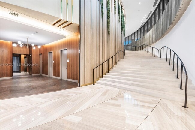 Building Photo - 2831 S Bayshore Dr