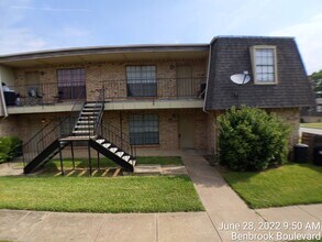 Building Photo - Apartment