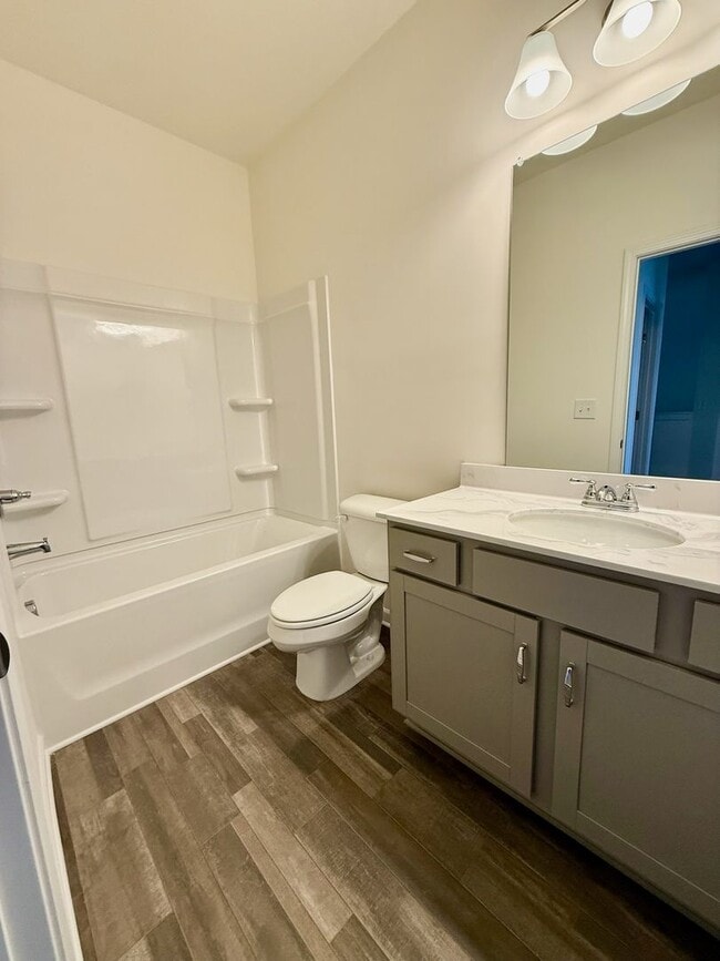 Building Photo - $500 off one Months Rent!