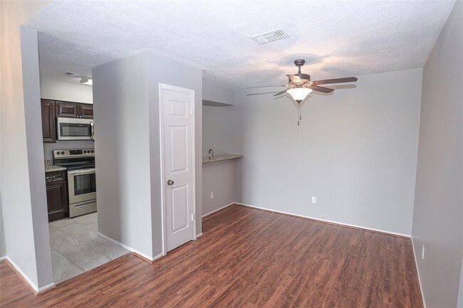 Building Photo - 10555 Turtlewood Ct