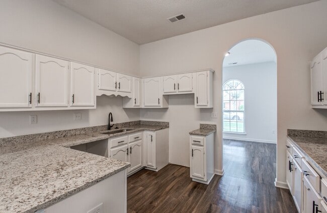 Building Photo - 5624 Annandale Dr