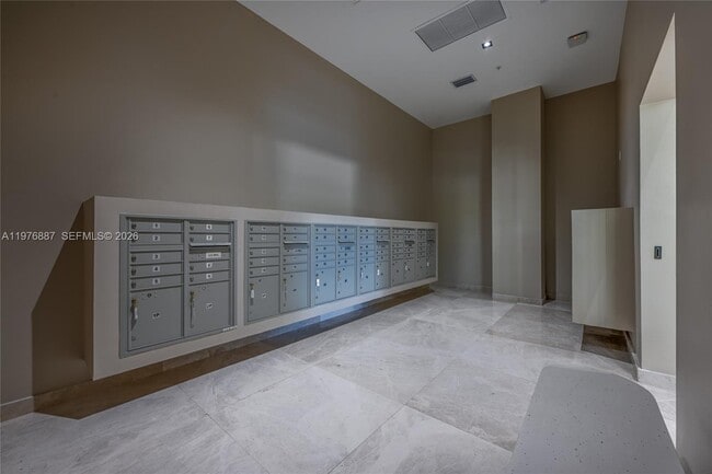 Building Photo - 840 NE 130th St