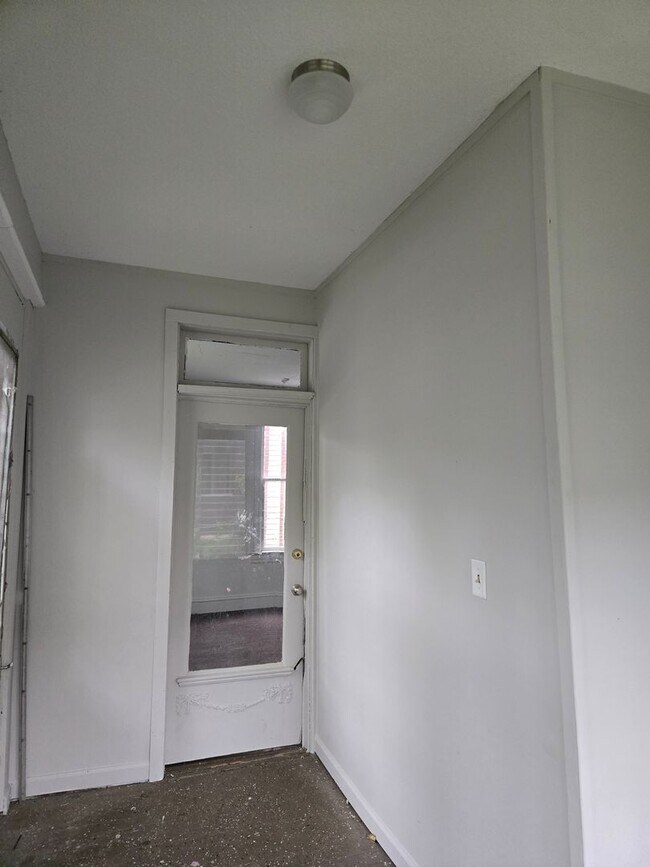 Building Photo - 615 W Foster Pkwy