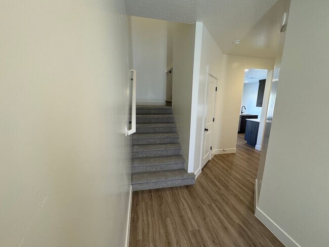 Building Photo - REDUCED PRICE!! Beautiful FOUR Bedroom Home!