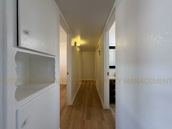 Building Photo - 4650 E Calle Aurora