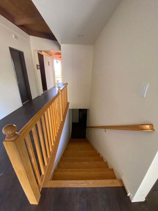 Building Photo - Beautiful 4 Bed / 4 Bath Home with Private Pool in Prestigious La Cañada