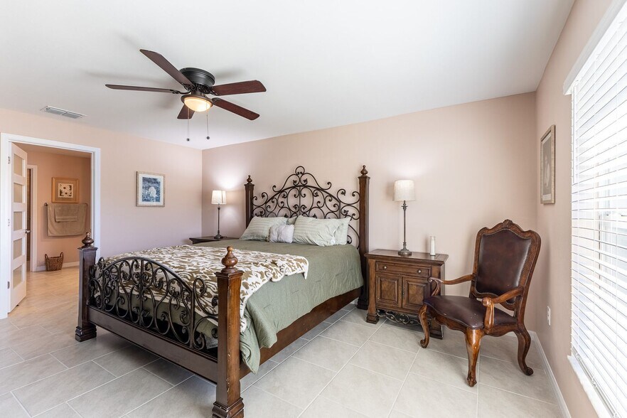 Building Photo - Move-In Ready 4-Bedroom Home with Modern Furnishings in Rotonda West