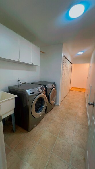 Building Photo - 51761 Adler Park Dr W