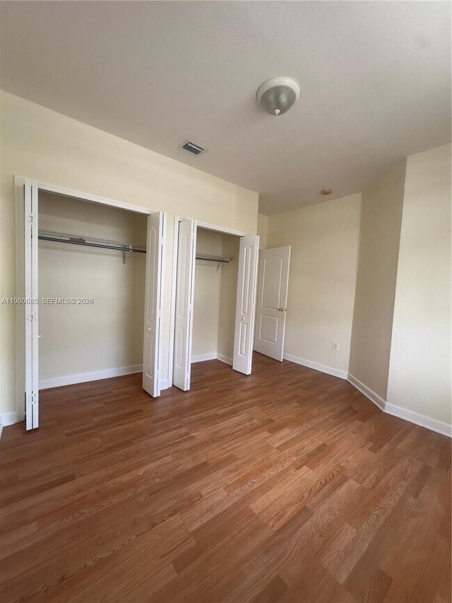 Building Photo - 1662 SE 27th Dr