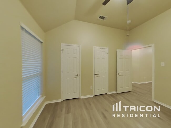 Building Photo - 1505 Parkside Dr