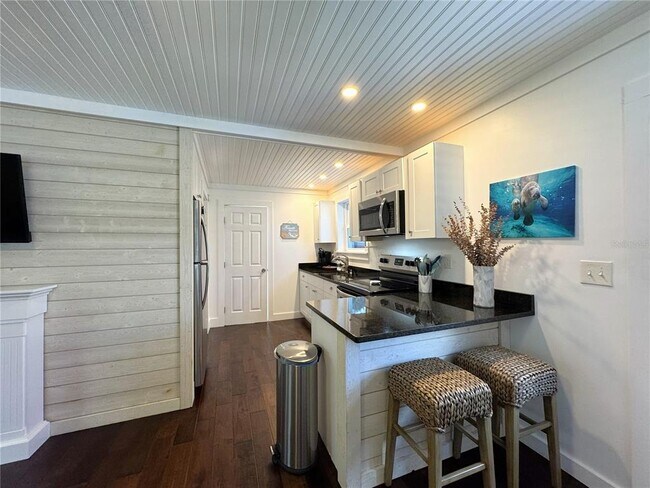 Building Photo - 222 NE 1st Ave