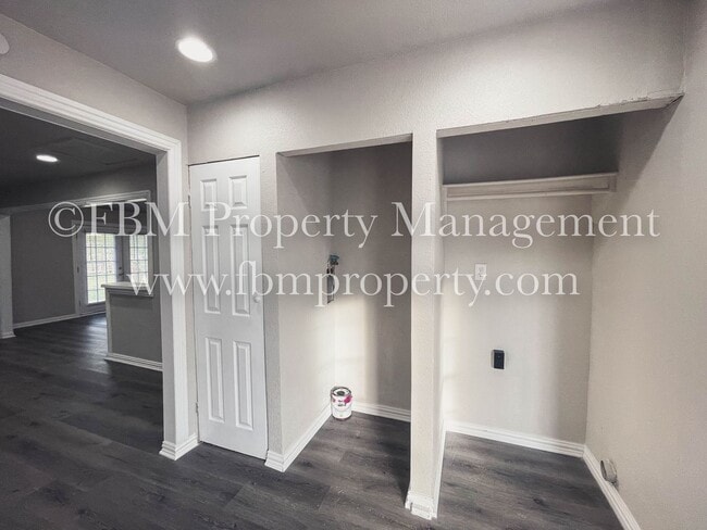 Building Photo - 1307 Janann Ave