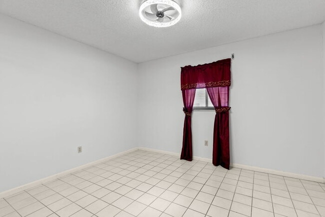 Building Photo - Condo For Rent on ST PETE BEACH!