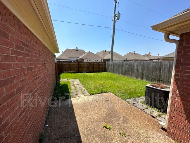 Building Photo - 751 N Sanga Rd