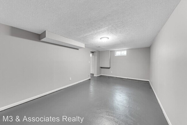 Building Photo - 3 br, 1 bath House - 1272 Zettler Road