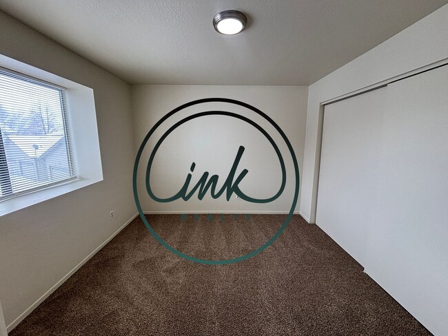 Building Photo - VI1377-1377 Village Way