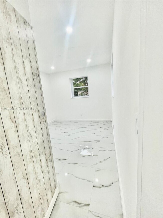 Building Photo - 1409 NE 151st Terrace