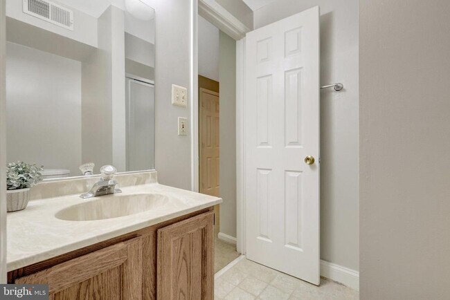 Building Photo - 2219 Cedar Mill Ct