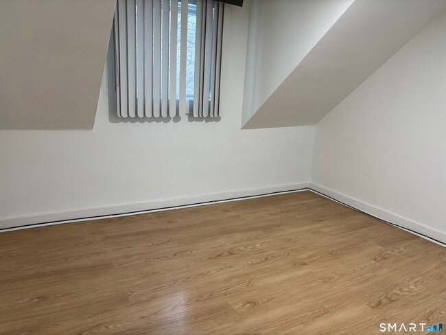 Building Photo - 14 Thill St