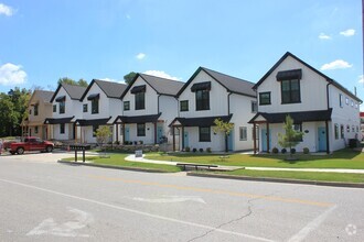 Building Photo - 517 W Dallas St