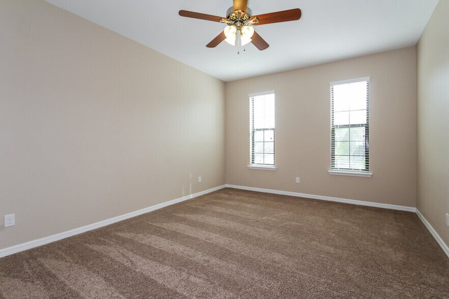 Building Photo - 10716 55th Ct E