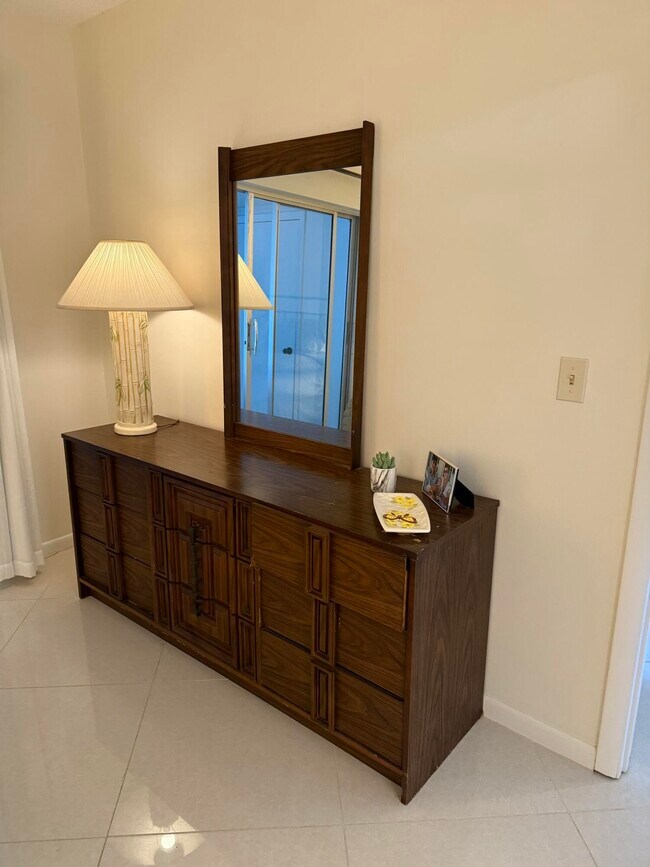 Building Photo - 18081 SE Country Club Dr