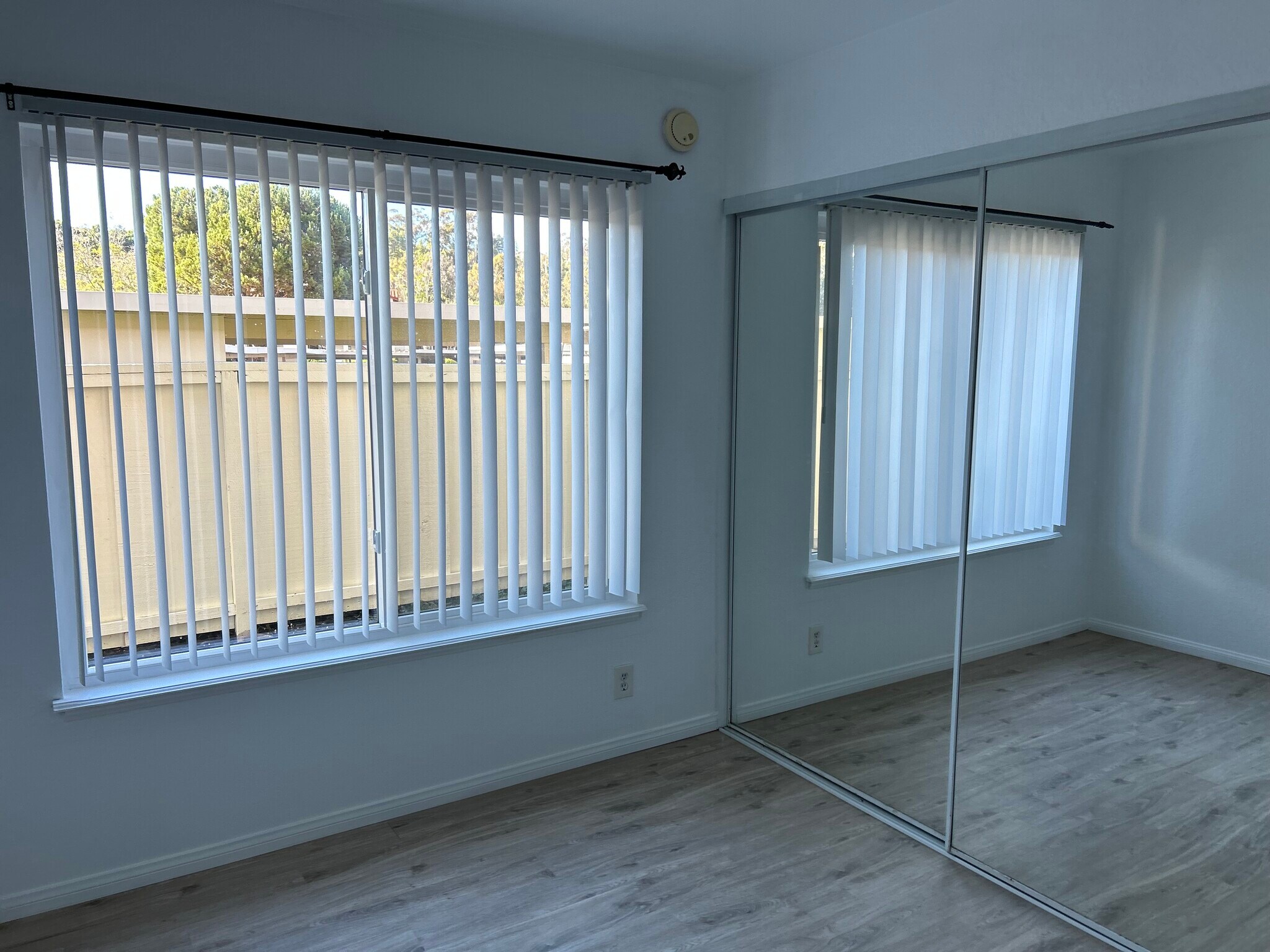 Building Photo - 4070 Porte La Paz