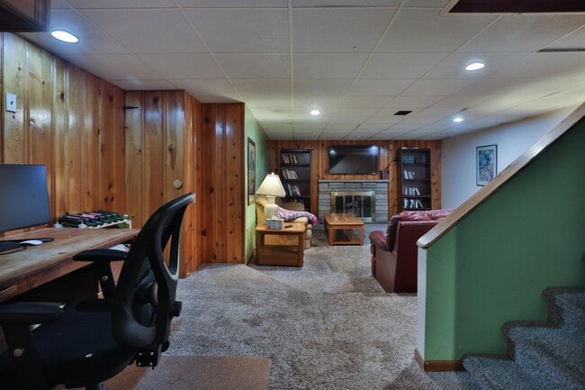 Building Photo - 714 Island Ct